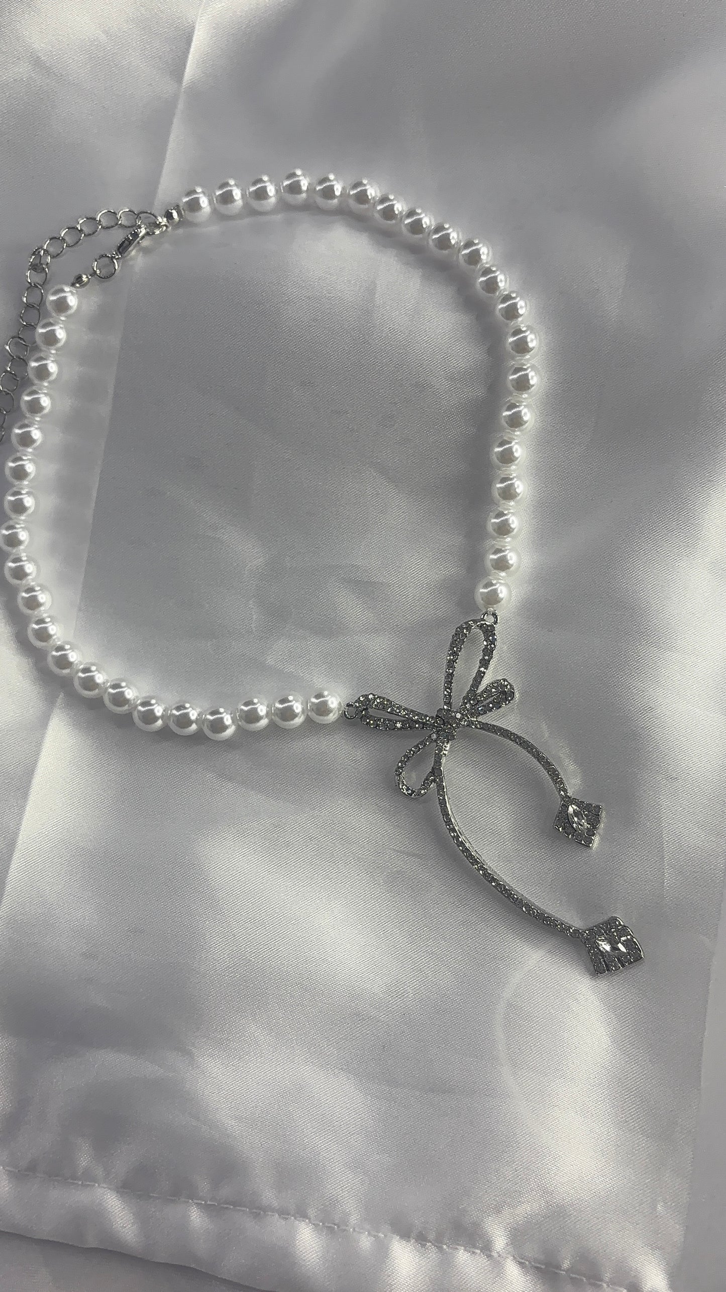 Elegant Bow Necklace